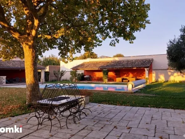 Maison/Villa T7 de 180 m2 à Montaren-et-Saint-Médiers 30700