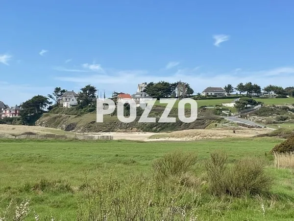Terrain 592 m²