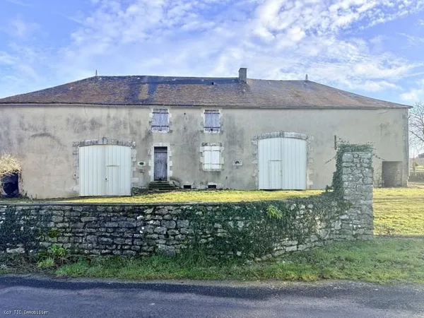 Belle Maison Près de Verteuil à Rénover