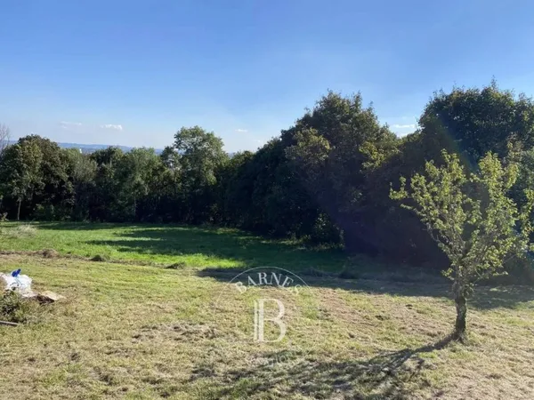 Terrain constructible 1439 m²