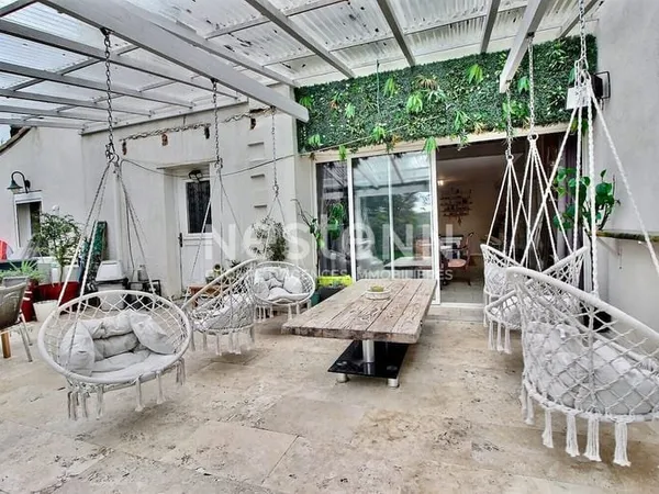 COUDOUX-Maison de type 5 d'une surface de 151.545 m2 sur 6 003 m2 avec piscine et dépendances.