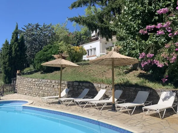 Maison 10 pièces 205 m²