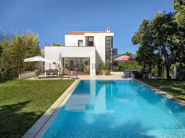 Coup de coeur : villa rénovée avec vue mer au Cap d'Antibes