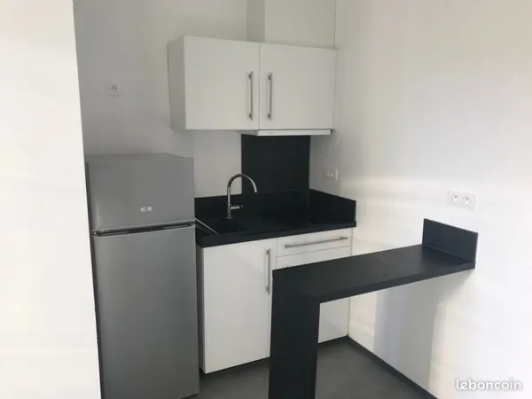 Joli STUDIO dans residence + place parking
