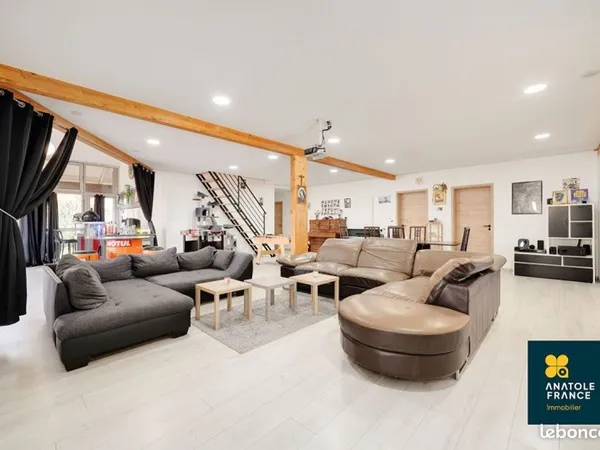 Maison 7 pièces 270 m²