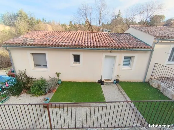 Maison récente 3 pièce avec extérieurs