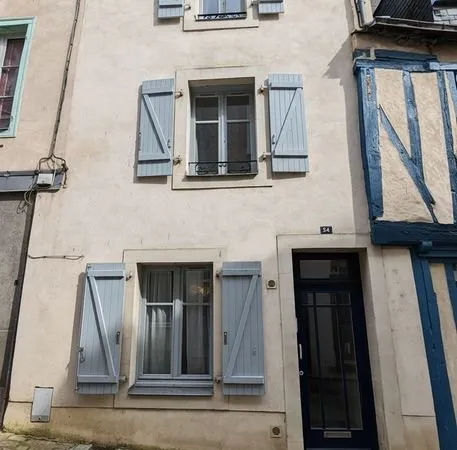 A louer Appartement T2 meublé en duplex hyper centre - cour et cave privée