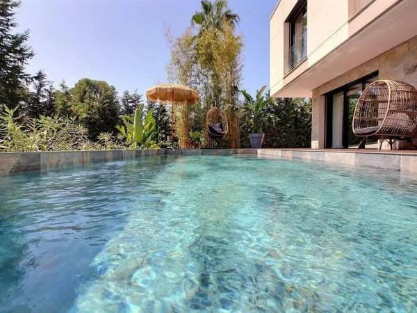 Villa 7 pièces 220 m²