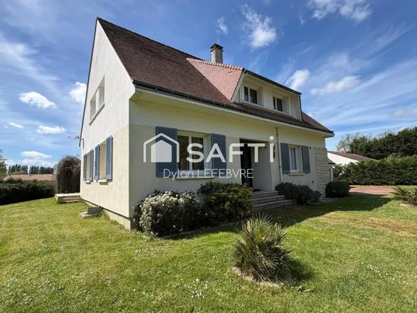 Spacieuse maison avec jardin arboré et double garage