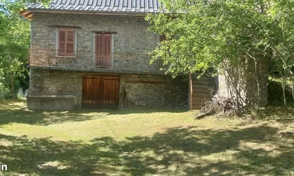 Maison de campagne située sur la commune de Montclar