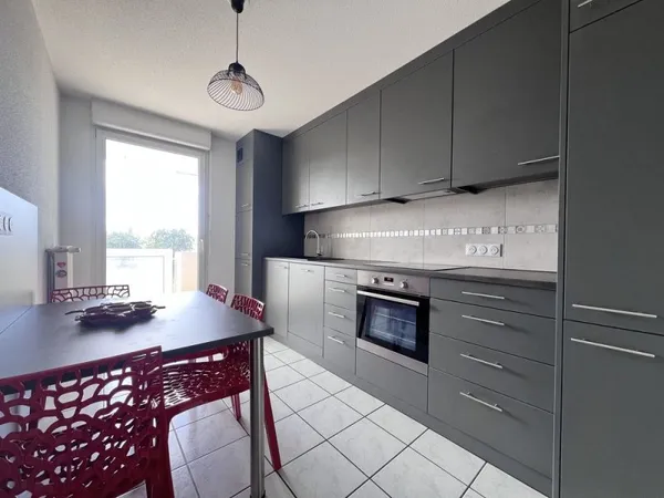 EXCLUSIVITÉ - Appartement T3 avec terrasse et place de parking.