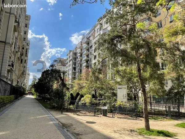 Tres beau 2 pieces meuble avec balcon ensoleille a louer en plein coeur du faubourg de l'arche