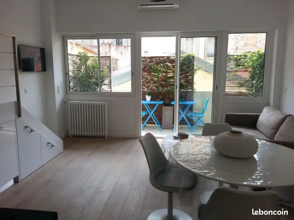 Studio hyper centre ville climatise avec terrasse