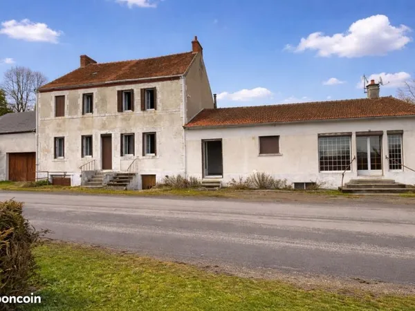 Grande demeure à réinventer - à 5 minutes à l'ouest de La Chapelaude