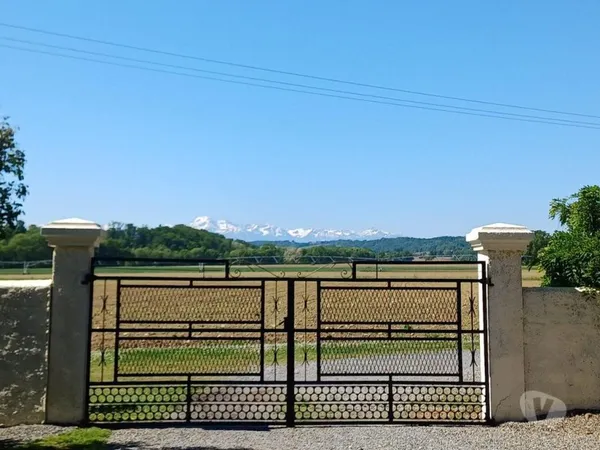 Charmante maison de campagne avec piscine, vue Pyrénées, gîte