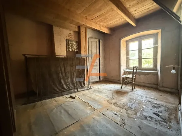 Maison de bourg en pierre à rénover Saint-Julien-Chapteuil