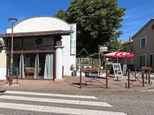 Local commercial 220 m²