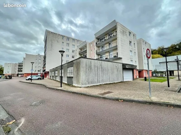Bureau 724 m²