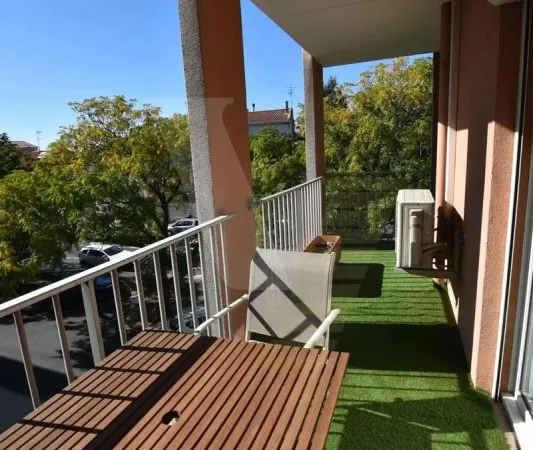 T1 avec terrasse et climatisation