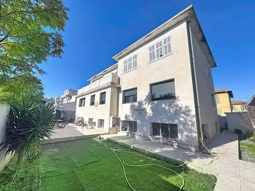 Maison 13 pièces 337 m²