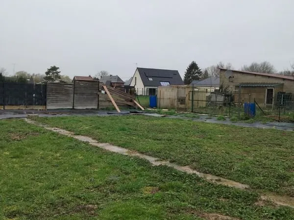 Terrain de 845m2 à Brie