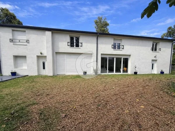 MAISON - 11 PIECES - 285M² - A VENDRE - NALLIERS