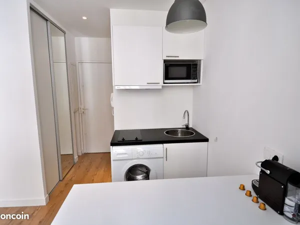 Réformés/Canebière appartement rénové meublé