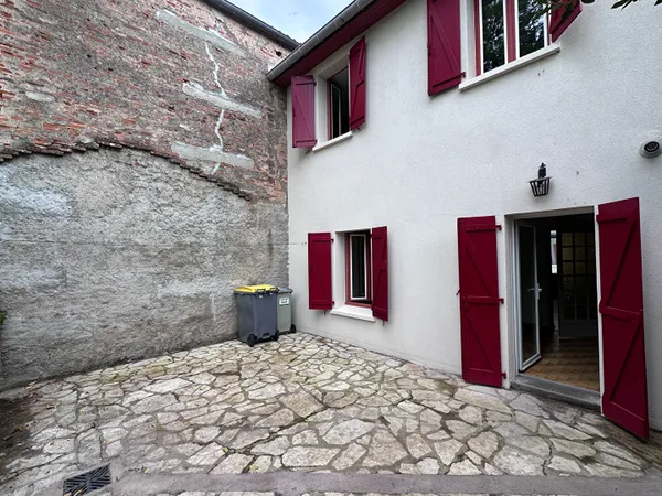 Maison de ville avec cour à vendre 2 chambres, bureau Montauban 82