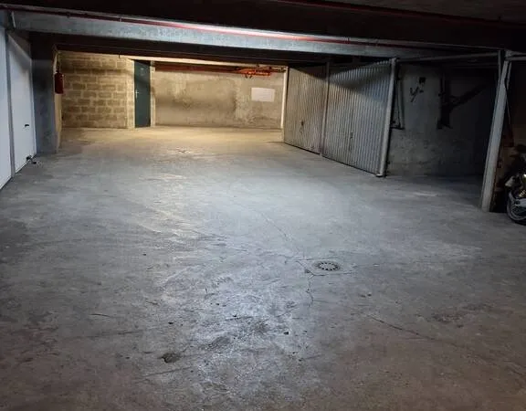 Garage/Parking