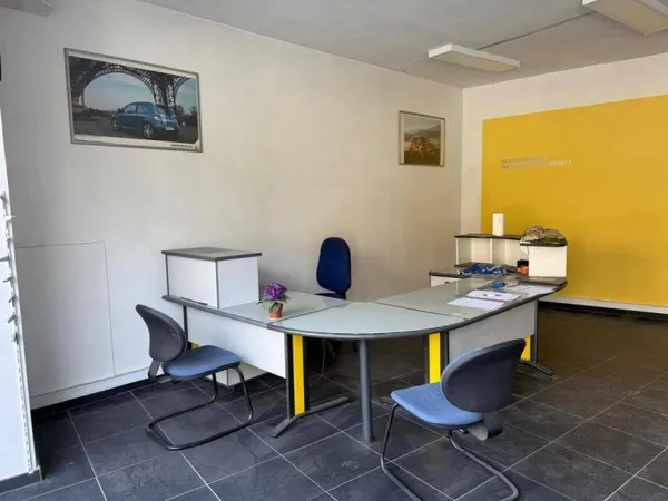 Local commercial 620 m²