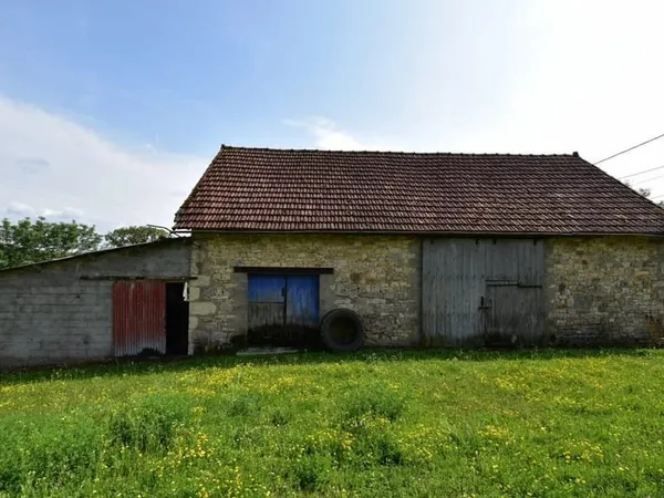 Grange en pierre 1300 m² de terrain.
