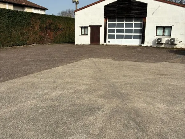 Local industriel 300 m²