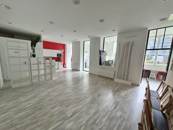LILLE VAUBAN/GAMBETTA: Appartement de 81m² avec double parkings et caves