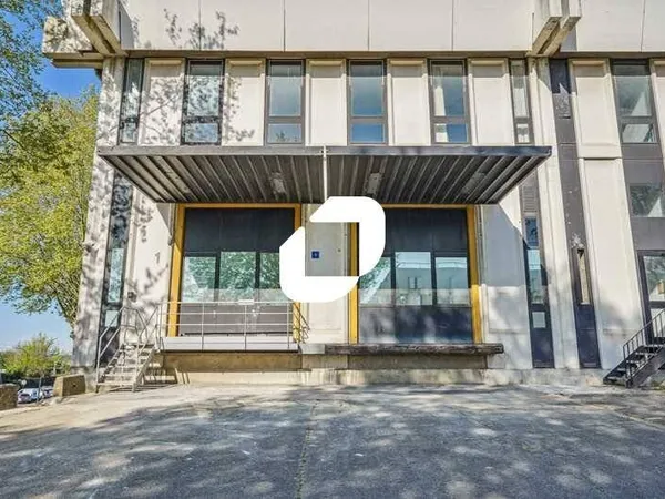 Local 1557 m²