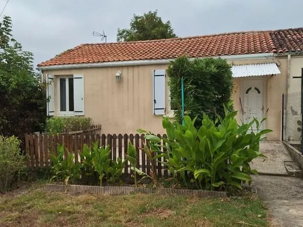 Maison avec Jardin, 50m2, 2 chambres. SAINTES Quartier La Gare