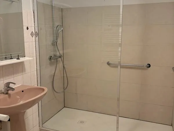 À LOUER - Appartement RDC 61 m² + Jardinet privé - 520 /mois HC