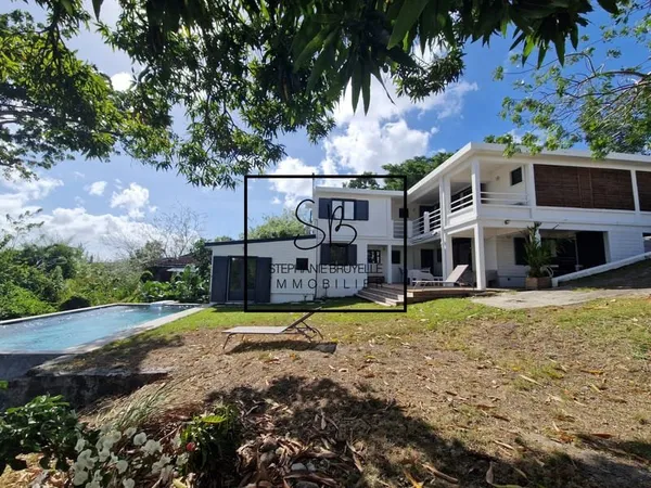 FORT DE FRANCE : Triangle d'Or Villa F5 + piscine + vue mer