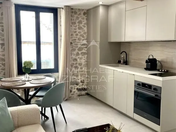 Antibes Vieille ville - Appartement rénové à deux pas des remparts et du port