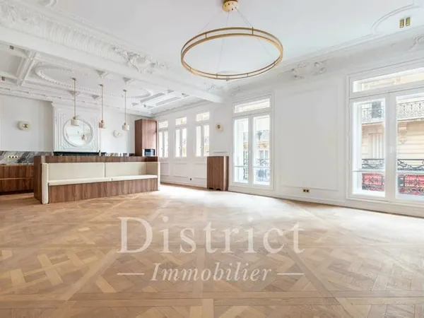 Triangle d'Or. Appartement d'exception de 166m². Refait à neuf.