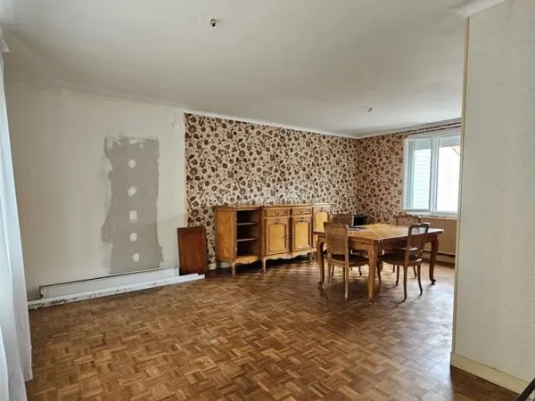 Maison à rafraîchir en plein centre de Sainte-Pazanne