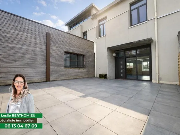 AU DERNIER ETAGE DUPLEX 4 PIÉCES VIVARAIZE AVEC TERRASSE GARAGE ET STATIONNEMENT