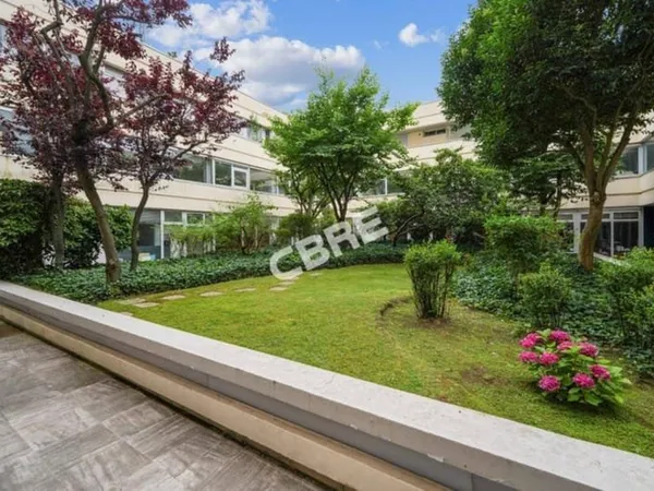 Bureaux 736 m²