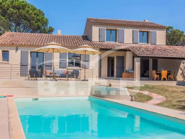 GASSIN - VILLA CONTEMPORAINE AVEC PISCINE