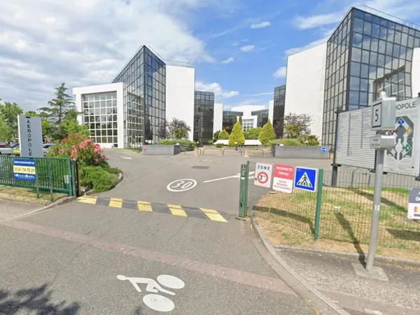 BUREAU BLAGNAC