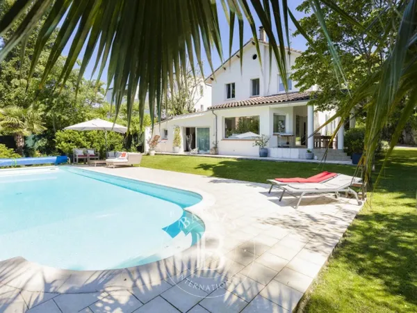 TOULOUSE COTE PAVÉE, MAISON DE 265M² AVEC GRAND JARDIN ET PISCIN