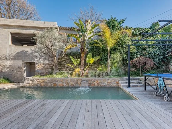 Mougins Quartier Tournamy / à vendre Propriété atypique avec dépendance, piscine et double garage