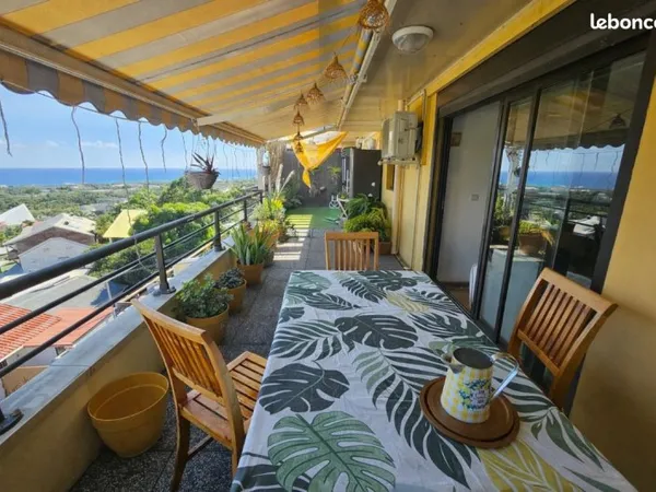 Superbe T3 avec 42 m2 de varangue et terrasse avec vue mer à 180°