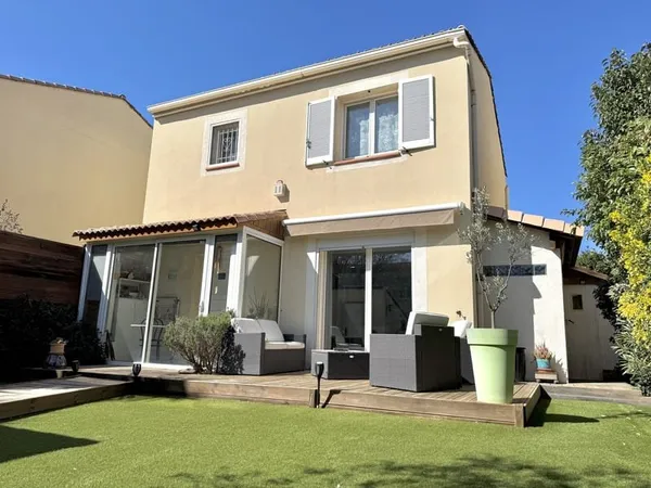 Maison familiale avec piscine et jardin