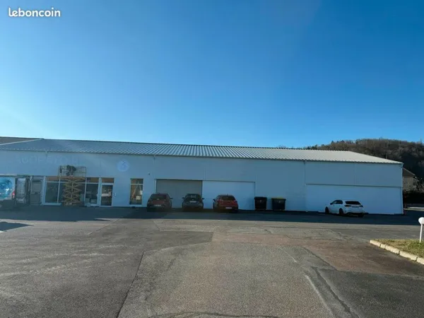 LOCAL COMMERCIAL 500 m² MALEMORT SUR CORREZE