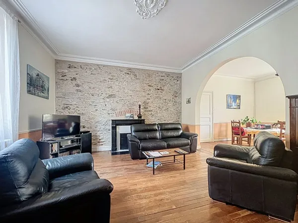 Maison avec cachet quartier Sainte-Anne à Nantes - 7 pièces, 5 chambres, jardin.